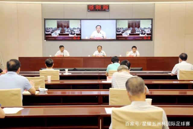 隐秘的坚持与困扰：她为何离开舞台十年